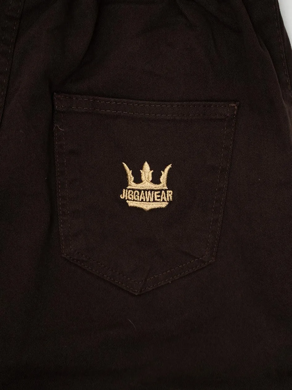 spodnie-materialowe-jogger-meskie-ciemne-brazowe-jigga-wear-crown_3.webp
